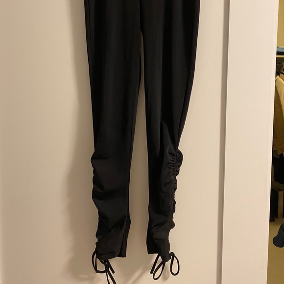 Zara Ruched Leggings 🖤 - Picture 2 of 4